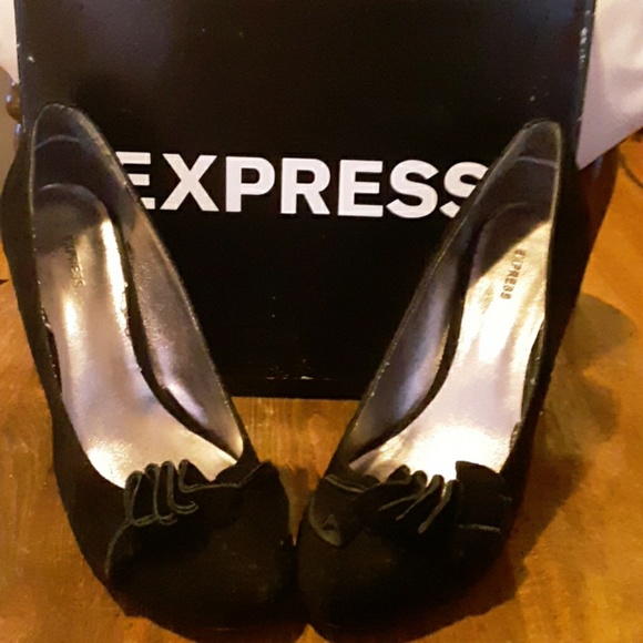 High Heel - Picture 3 of 3